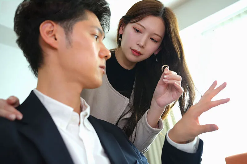 Vợ yêu đi đi chơi, người chồng ở nhà bị nhỏ em bà xã gạ trả bài không trượt phát nào
